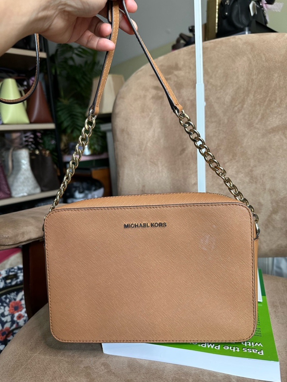 84. Michael Kors Jet Set Light Brown East West Large Crossbody Good Condition